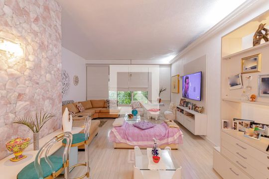 Sala de Estar de casa à venda com 4 quartos, 300m² em Vila Moinho Velho, São Paulo