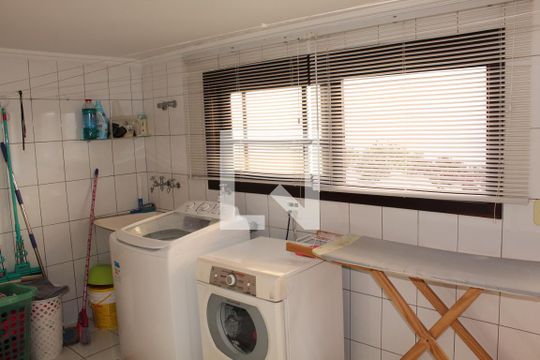 Área de serviço  de casa de condomínio para alugar com 3 quartos, 450m² em Parque Frondoso, Cotia