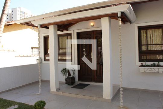 Área externa   de casa de condomínio para alugar com 3 quartos, 450m² em Parque Frondoso, Cotia