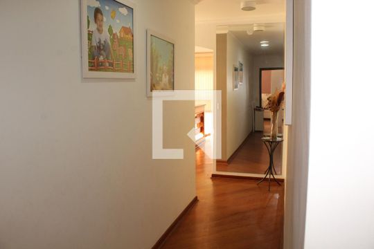 Corredor  de casa de condomínio para alugar com 3 quartos, 450m² em Parque Frondoso, Cotia