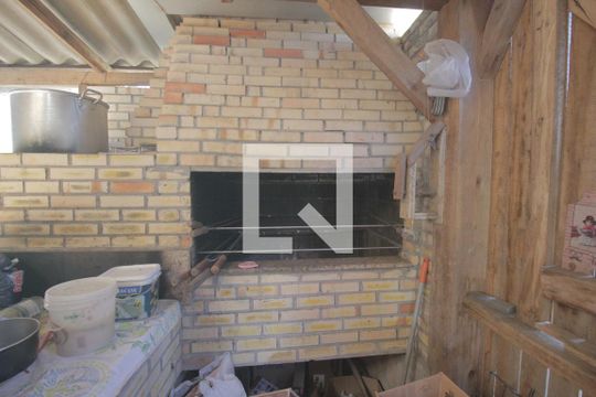Churrasqueira de casa à venda com 3 quartos, 670m² em Olaria, Canoas