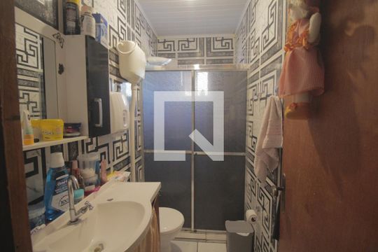 Banheiro de casa à venda com 3 quartos, 670m² em Olaria, Canoas