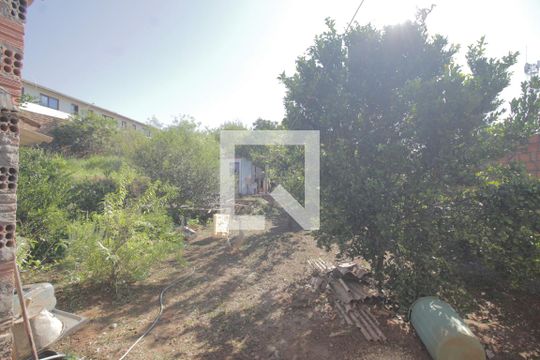 Área externa de casa à venda com 3 quartos, 670m² em Olaria, Canoas