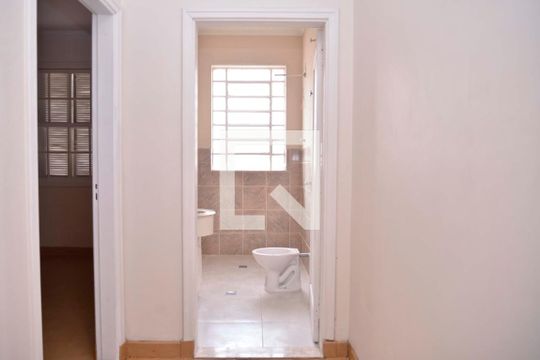 Banheiro Social 2 de casa à venda com 2 quartos, 90m² em Jardim, Santo André