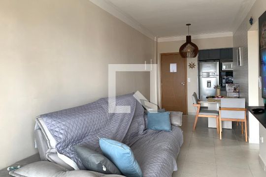 Sala de apartamento para alugar com 2 quartos, 57m² em Nova Mirim, Praia Grande