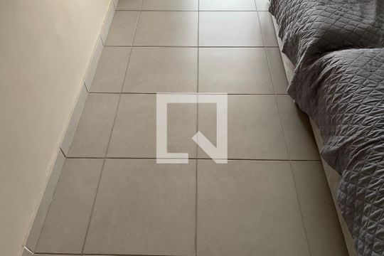 Sala de apartamento para alugar com 2 quartos, 57m² em Nova Mirim, Praia Grande