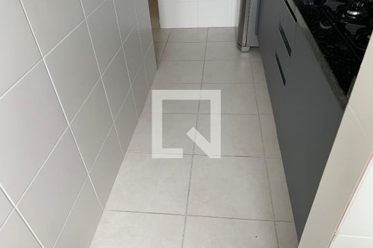Cozinha de apartamento para alugar com 2 quartos, 57m² em Nova Mirim, Praia Grande