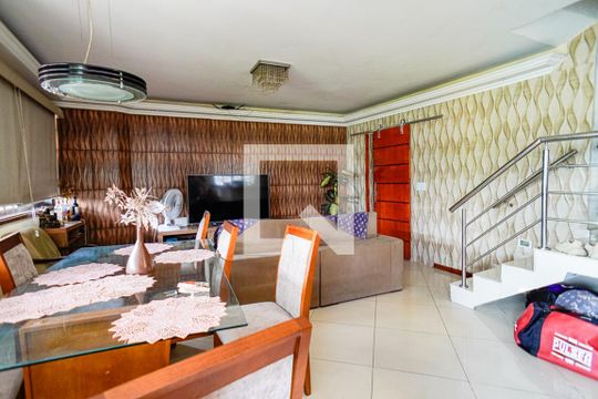 Casa à venda com 2 quartos, 120m² em Piratininga, Niterói