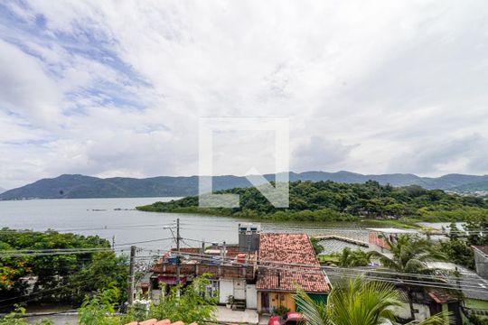 Quarto 1 de casa à venda com 2 quartos, 120m² em Piratininga, Niterói