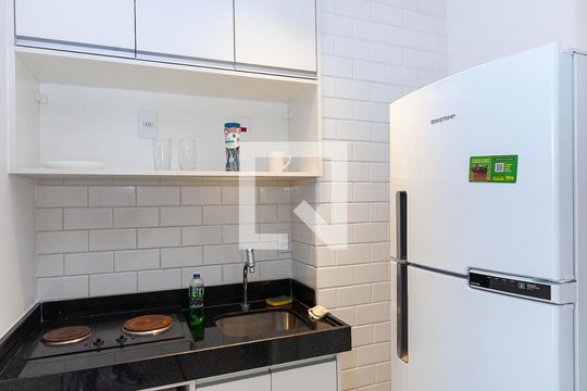 Cozinha de kitnet/studio para alugar com 1 quarto, 26m² em Pompeia, São Paulo