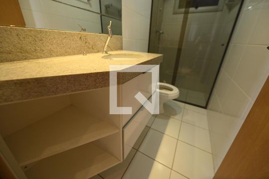 Banheiro de apartamento para alugar com 2 quartos, 78m² em Jardim Goiás, Goiânia