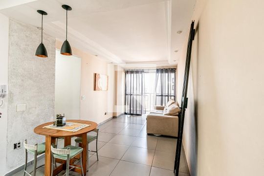 Apartamento à venda com 3 quartos, 74m² em Vila Valparaiso, Santo André