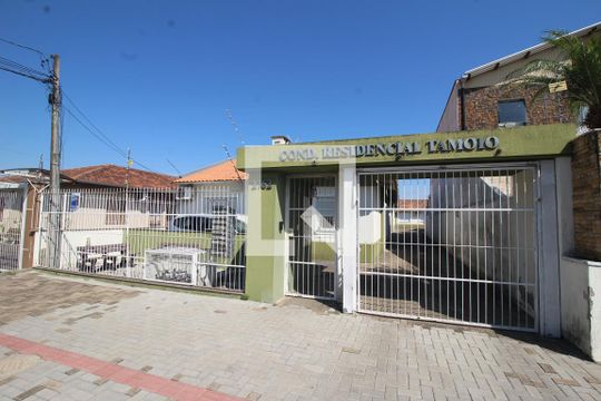 Fachada de casa de condomínio à venda com 2 quartos, 60m² em Niterói, Canoas