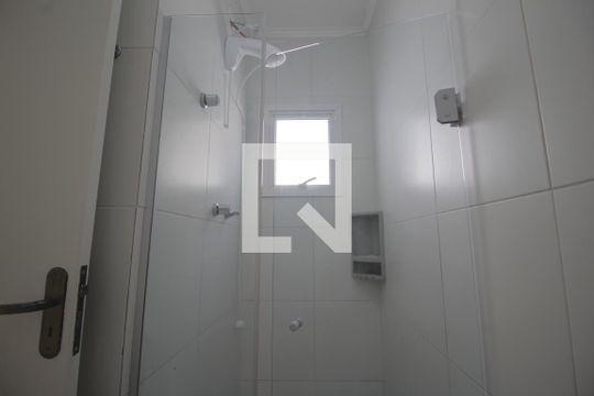 Banheiro de casa de condomínio à venda com 2 quartos, 60m² em Niterói, Canoas