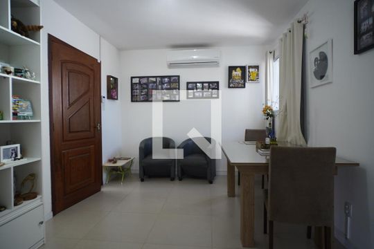 Sala de casa à venda com 3 quartos, 167m² em Jardim Itu, Porto Alegre