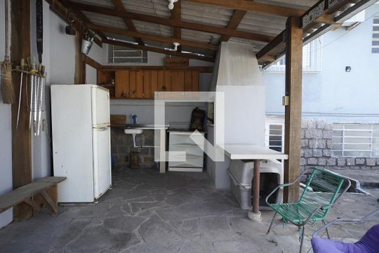 Área externa de casa à venda com 3 quartos, 167m² em Jardim Itu, Porto Alegre