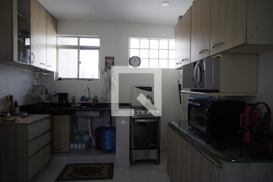 Cozinha de casa à venda com 3 quartos, 167m² em Jardim Itu, Porto Alegre
