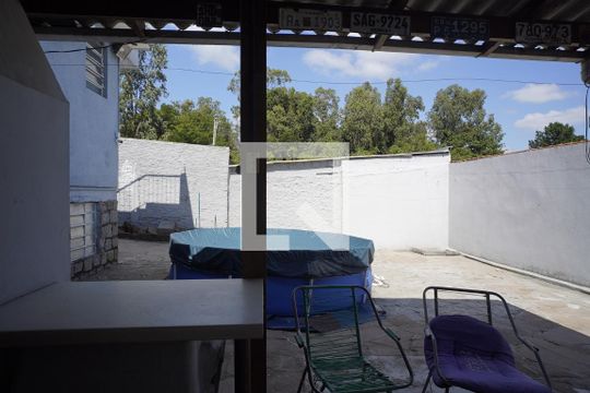 Área externa de casa à venda com 3 quartos, 167m² em Jardim Itu, Porto Alegre