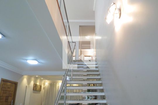 Sala - Escadas de casa à venda com 3 quartos, 394m² em Vila Cavaton, São Paulo