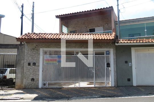 Fachada de casa à venda com 3 quartos, 394m² em Vila Cavaton, São Paulo