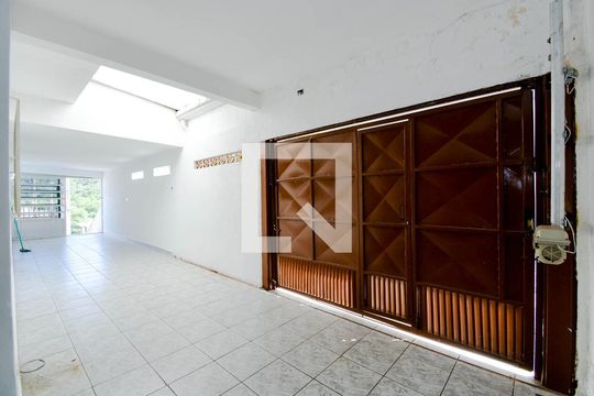 Garagem de casa à venda com 2 quartos, 130m² em Cidade Maia, Guarulhos
