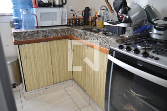 Cozinha  de apartamento para alugar com 2 quartos, 61m² em Chácara Contagem, Contagem