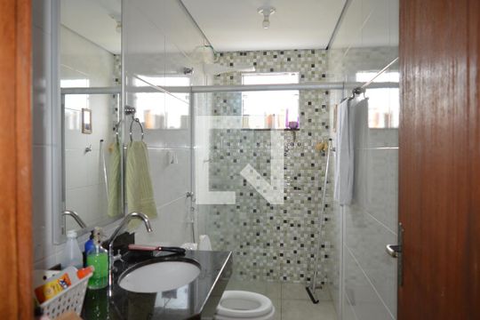 Banheiro de apartamento para alugar com 2 quartos, 60m² em Chácara Contagem, Contagem