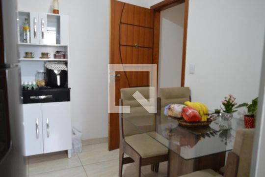 Sala de apartamento para alugar com 2 quartos, 67m² em Chácara Contagem, Contagem