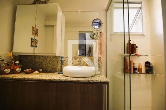 Banheiro da Suíte de apartamento para alugar com 3 quartos, 76m² em Marechal Rondon, Canoas