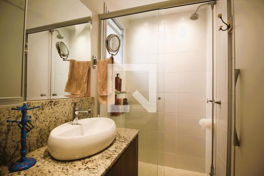 Banheiro da Suíte de apartamento para alugar com 3 quartos, 76m² em Marechal Rondon, Canoas