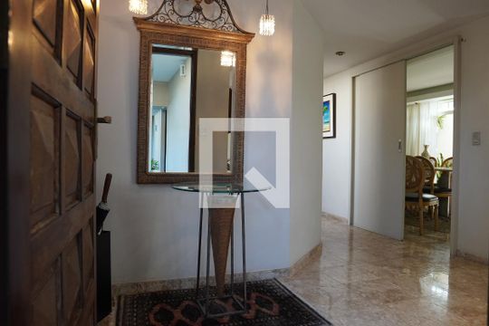 Entrada de casa à venda com 3 quartos, 278m² em Sumaré, São Paulo