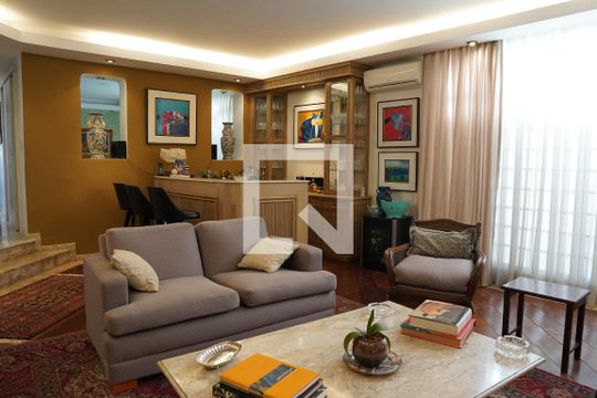 Sala de casa para alugar com 3 quartos, 278m² em Sumaré, São Paulo