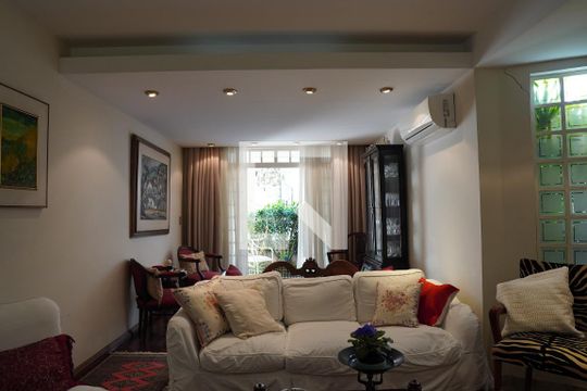 Sala de TV de casa para alugar com 3 quartos, 278m² em Sumaré, São Paulo