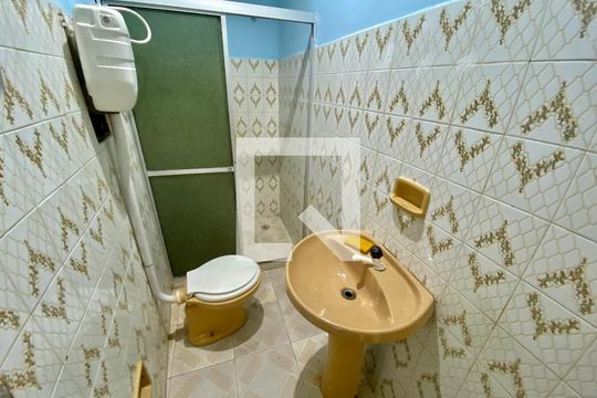 Banheiro de casa para alugar com 3 quartos, 89m² em Pau Miúdo, Salvador