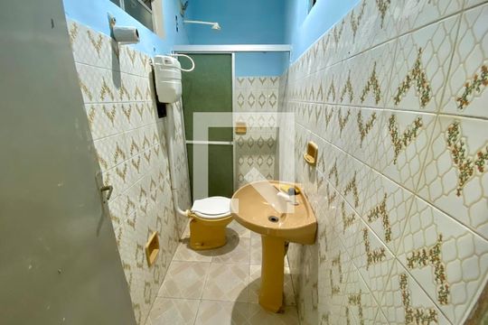 Banheiro de casa para alugar com 3 quartos, 89m² em Pau Miúdo, Salvador
