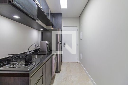 Cozinha de kitnet/studio para alugar com 1 quarto, 25m² em Pinheiros, São Paulo