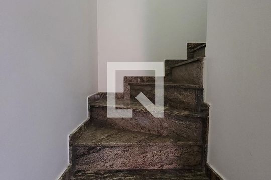 Escada de casa à venda com 3 quartos, 110m² em Jardim Santo Antônio, Santo André