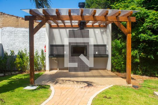 Área comum - churrasqueira  de apartamento para alugar com 1 quarto, 30m² em Vila Nova, Porto Alegre