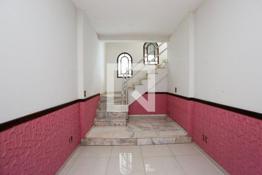 Escada de casa à venda com 5 quartos, 364m² em Tirol, Contagem