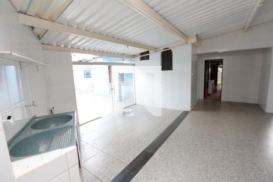Área de Serviço de casa à venda com 5 quartos, 364m² em Tirol, Contagem