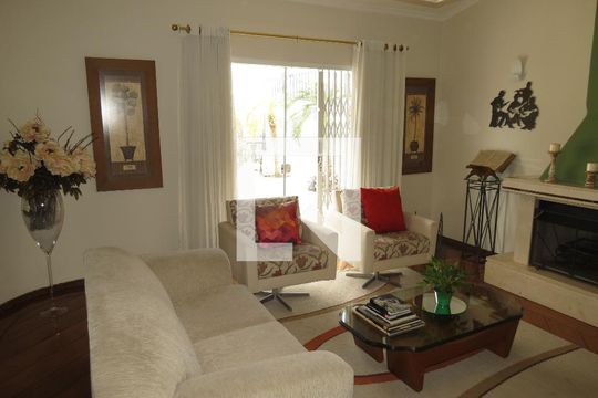 Sala de Estar de casa à venda com 5 quartos, 350m² em Piqueri, São Paulo