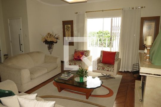Sala de Estar de casa à venda com 5 quartos, 350m² em Piqueri, São Paulo