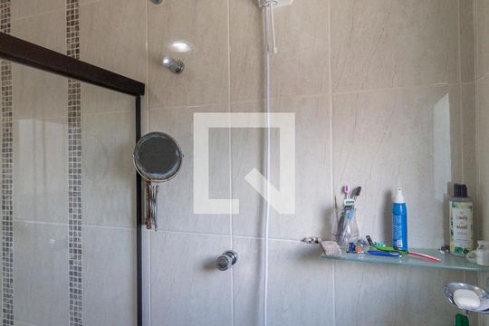 Banheiro Suíte  de casa à venda com 4 quartos, 230m² em Vila Carmosina, São Paulo