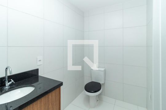 Banheiro de kitnet/studio para alugar com 1 quarto, 22m² em Vila Esperança, São Paulo