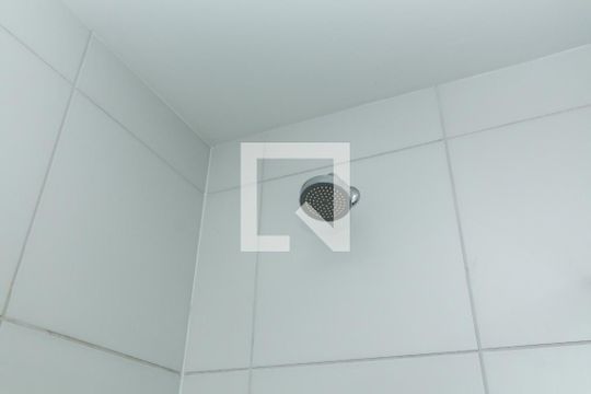 Banheiro de kitnet/studio para alugar com 1 quarto, 22m² em Vila Esperança, São Paulo