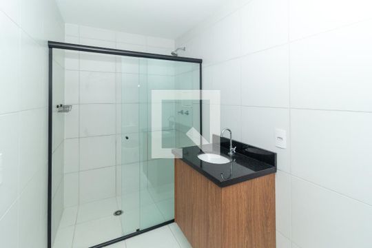 Banheiro de kitnet/studio para alugar com 1 quarto, 22m² em Vila Esperança, São Paulo