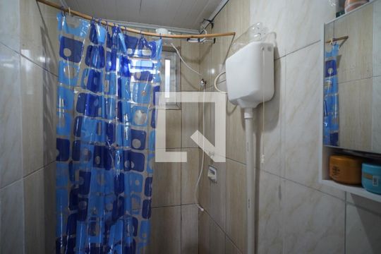 Banheiro de apartamento à venda com 2 quartos, 51m² em Rubem Berta, Porto Alegre