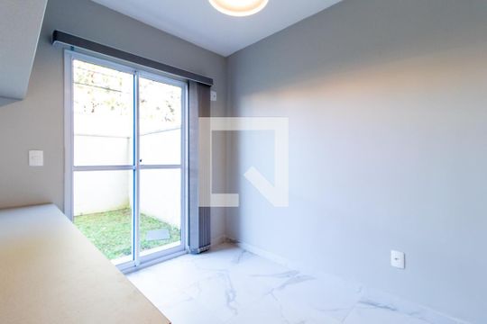 Quarto 2 de apartamento para alugar com 2 quartos, 57m² em Novo Mundo, Curitiba