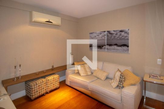 Sala  de apartamento à venda com 3 quartos, 166m² em Leblon, Rio de Janeiro