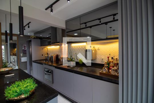 Cozinha de apartamento à venda com 1 quarto, 43m² em Santo Amaro, São Paulo